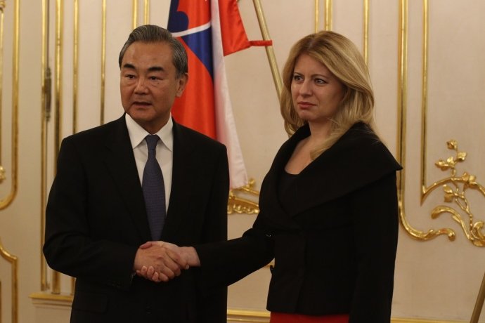 Zuzana Čaputová a čínsky minister zahraničných vecí Wang I. Foto – FB Zuzany Čaputovej