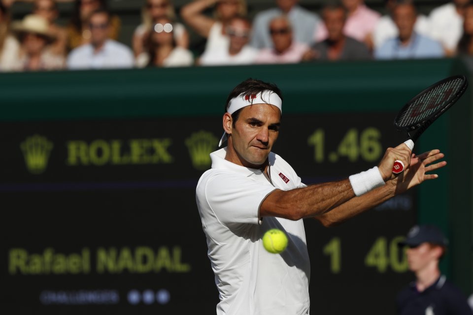 Roger Federer počas semifinále. (Adrian Dennis/Pool Photo via AP)
