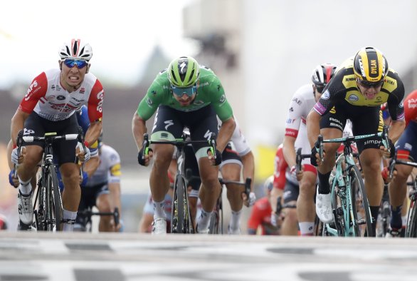 Peter Sagan vzdoruje najrýchlejším šprintérom. (AP Photo/Christophe Ena)