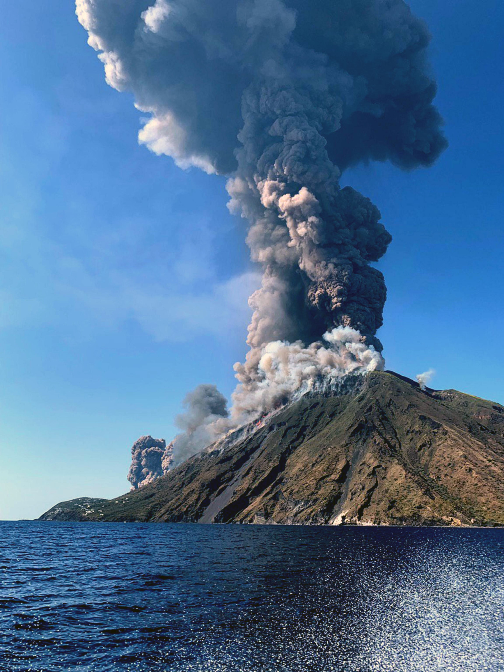 Erupcia Talianskej Sopky Stromboli Si Vyžiadala