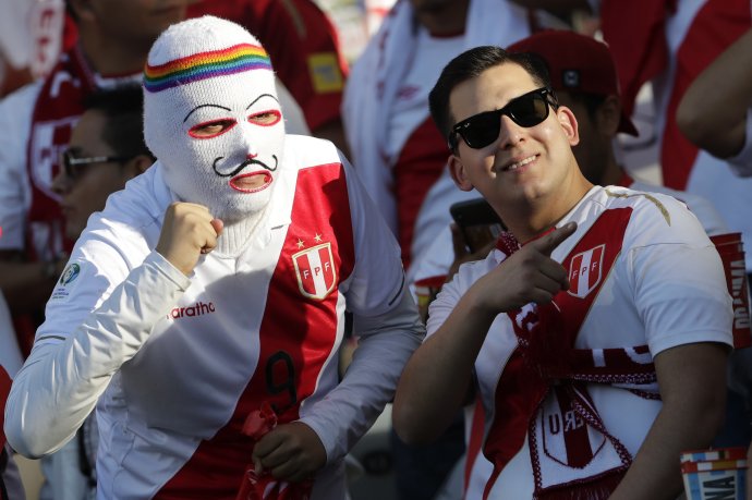 Peruánski fanúšikovia na Maracane. Foto – TASR/AP