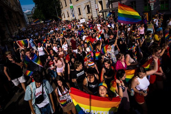 Na Dúhový Pride prišlo rekordných 10-tisíc ľudí, na pochod Hrdí na rodinu Danko s&nbsp;Kollárom