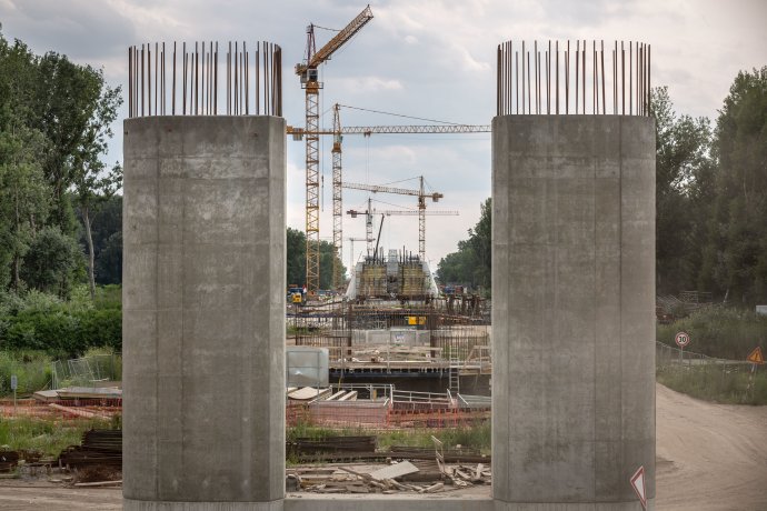 Na snímke úsek bratislavského obchvatu D4 pri Bratislave v mieste, kde sa má stavať nový most cez Dunaj. Foto N - Tomáš Benedikovič
