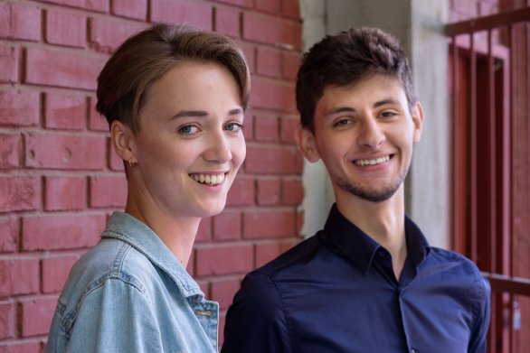 Nikola Gajdošová robí zbierku na štúdium v Šanghaji, Filip Bednár si vybral literatúru v Londýne. Foto N - Tomáš Benedikovič
