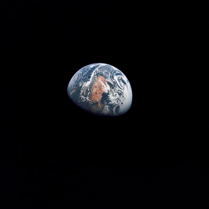 Snímku Zeme v roku 1969 vykonalo Apollo 10. Išlo o posledný prípravný let pred plánovaným pristátím ľudí na Mesiaci. Foto – NASA