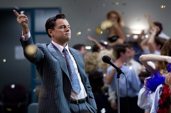 Leonardo DiCaprio ako maklér Jordan Belfort vo filme Vlk z Wall Street. Belfort mal jediný cieľ: zarobiť čo najviac peňazí, a nebral pri tom ohľady na nikoho a nič. Foto – IMDb