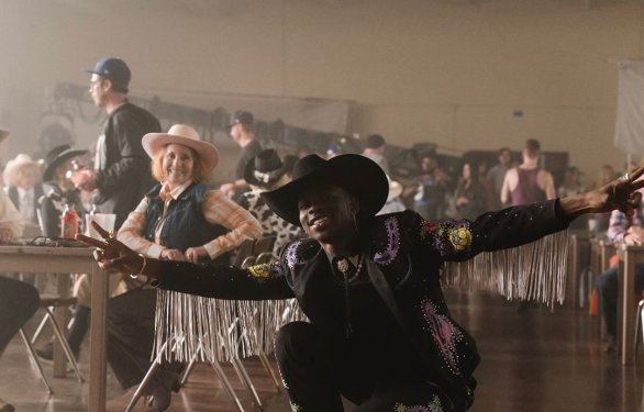 »Old Town Road« podľa Billboardu nemá dosť country prvkov. Foto - Instagram (@lilnasx)