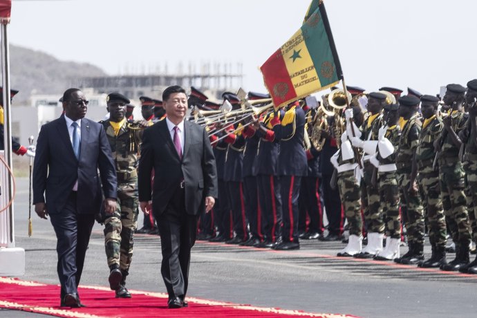 Čínsky prezident na minuloročnej návšteve v Senegale. Foto – TASR/AP