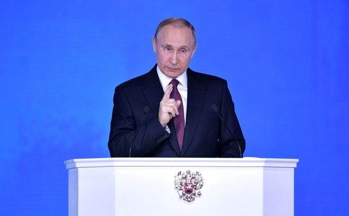 Vladimir Putin počas prejavu v ruskom parlamente, kde hovoril aj o vývoji nových strategických zbraní. Foto - Kremeľ