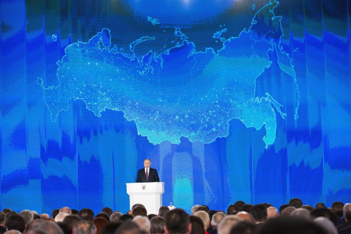 Ruský prezident Vladimir Putin počas výročného prejavu o stave krajiny v Moskve 1. marca 2018. Foto – TASR/AP