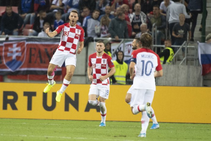 Radosť chorvátskych futbalistov po góle na 1:0. Foto – TASR/Pavel Neubauer