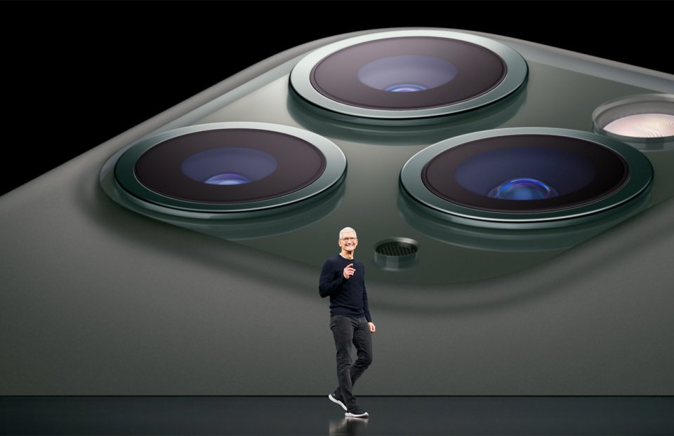 Tim Cook predstavuje nový iPhone. Foto - Apple