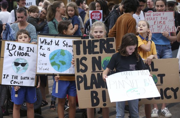 Za boj proti klimatickej zmene protestujú aj austrálski školáci. Foto - TASR/AP