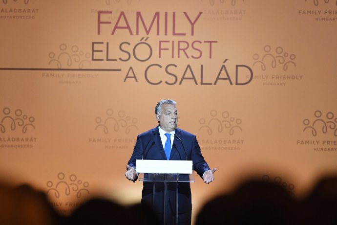 Viktor Orbán na konferencii o demografii. Foto - TASR/AP