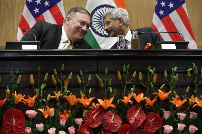 Americký minister zahraničných vecí Mike Pompeo a indický minister zahraničných vecí Subrahmanyam Jaišankar v indickom Naí Dillí 26. júna 2019. Foto - TASR/AP