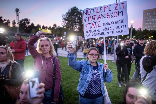 Na bratislavský protest Za slušné Slovensko prišlo 5-tisíc ľudí, organizátori žiadali koniec koalície (+foto)