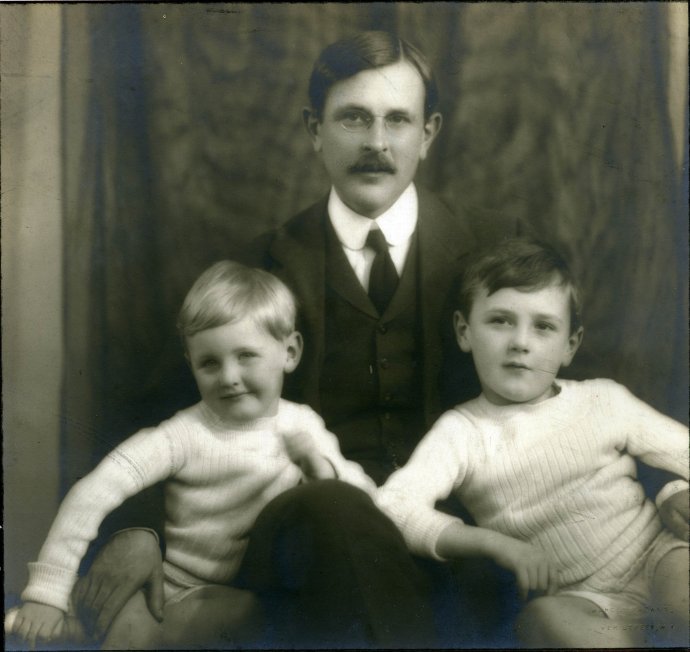 Robert Seton-Watson so svojimi synmi Christopherom a Hughom. Foto - archív C. L.