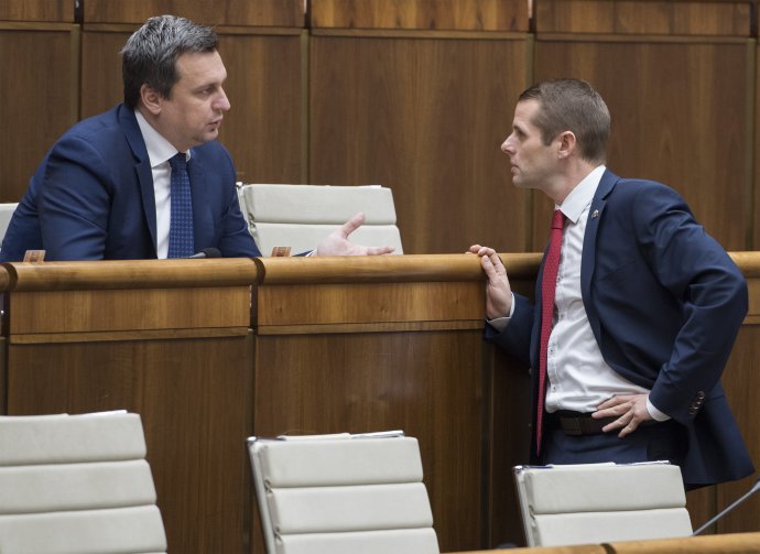 Predseda parlamentu SR Andrej Danko (SNS) a vpravo podpredseda parlamentu Martin Klus (SaS). Foto - TASR