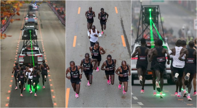 Kipchoge prekonal dvojhodinovú hranicu aj vďaka špeciálnej aerodynamickej formácii či autu, ktoré mu určovalo tempo. Foto - TASR/AP