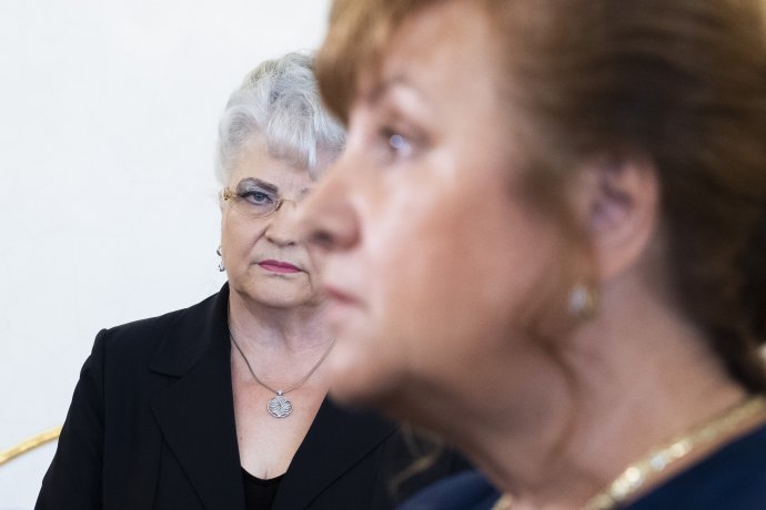 Jarmila Urbancová, ktorá teraz ako podpredsedníčka vedie Najvyšší súd (vpravo) a bývalá predsedníčka súdu Daniela Švecová. Foto – TASR
