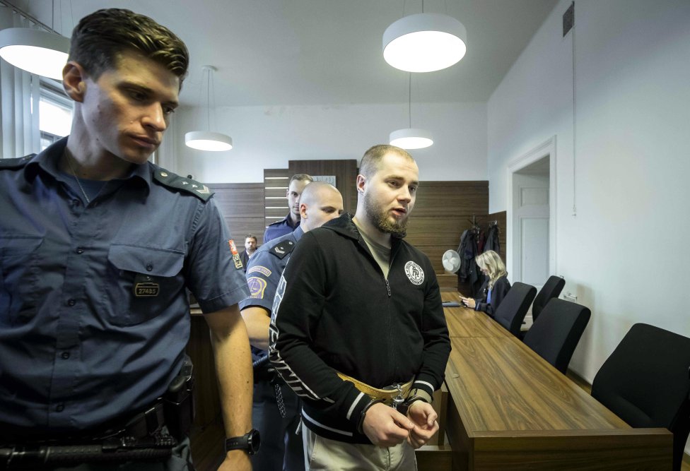 Dominik Kobulnický po vyhlásení rozsudku. Foto – Deník N/Gabriel Kuchta