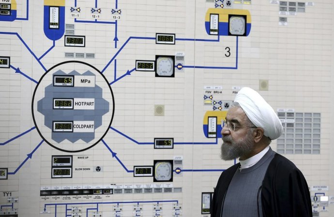 Iránsky prezident Hasan Rúhání na návšteve v jadrovej elektrárni. Foto - TASR/AP