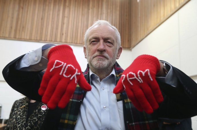 Jeremy Corbyn v kampani. Foto - TASR/AP