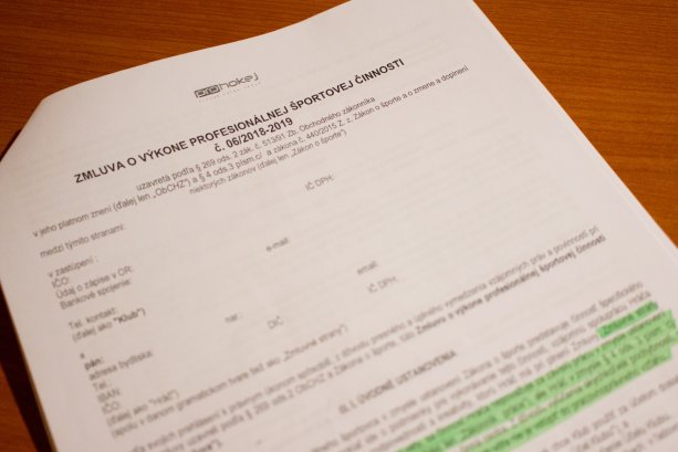 Novela zákona o športe od poslancov D. Tittela a T. Jančulu má docieliť, aby profesionálne športové kluby mohli so svojimi športovcami uzatvárať aj takéto zmluvy. Foto – jh