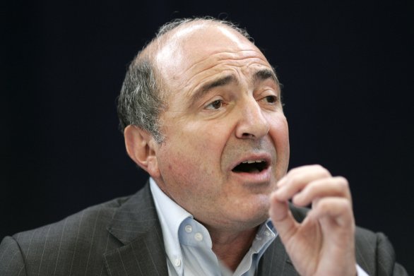 Boris Berezovskij na tlačovej konferencii v júli 2007, na ktorej hovoril o zmarenom pokuse o jeho atentát. Foto - TASR/AP