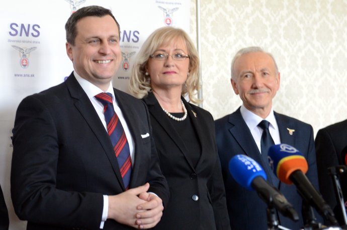 Predseda SNS Andrej Danko, podpredsedníčka SNS Eva Smolíková a podpredseda SNS Štefan Zelník. Foto - tasr