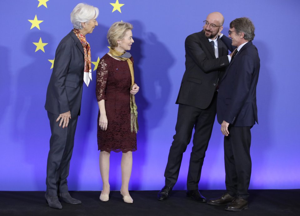 Zľava šéfka ECB Lagardová, šéfka Európskej komisie von der Leyenová, šéf Európskej rady Michel a predseda europarlamentu Sassoli. Foto - AP