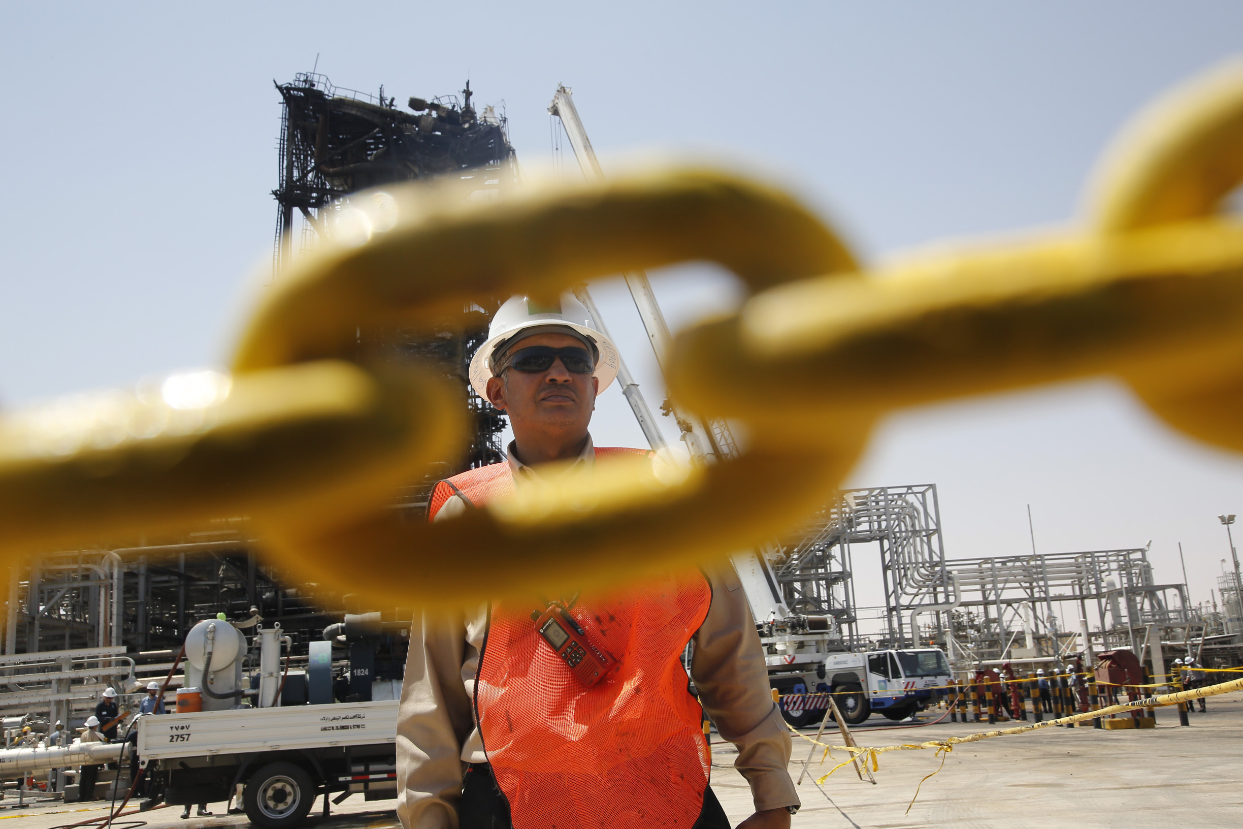 Саудовская аравия готова. Нефтяная промышленность Саудовской Аравии. Saudi Aramco месторождения нефти. Саудовская Аравия нефтедобыча. Химическая промышленность Саудовская Аравия.