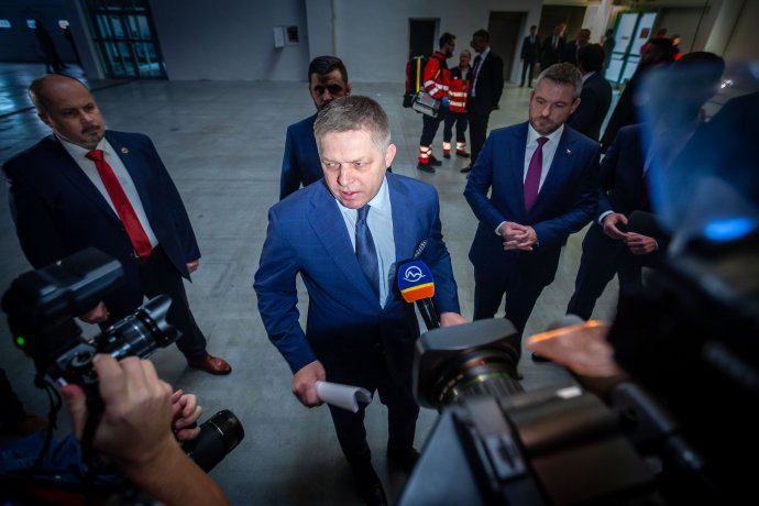 Fico odchádza zo snemu Smeru po problémoch s vysokým tlakom. Foto N - Tomáš Benedikovič