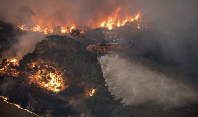 Letecký pohľad na požiar v austrálskom East Grippslande. Foto - TASR/AP