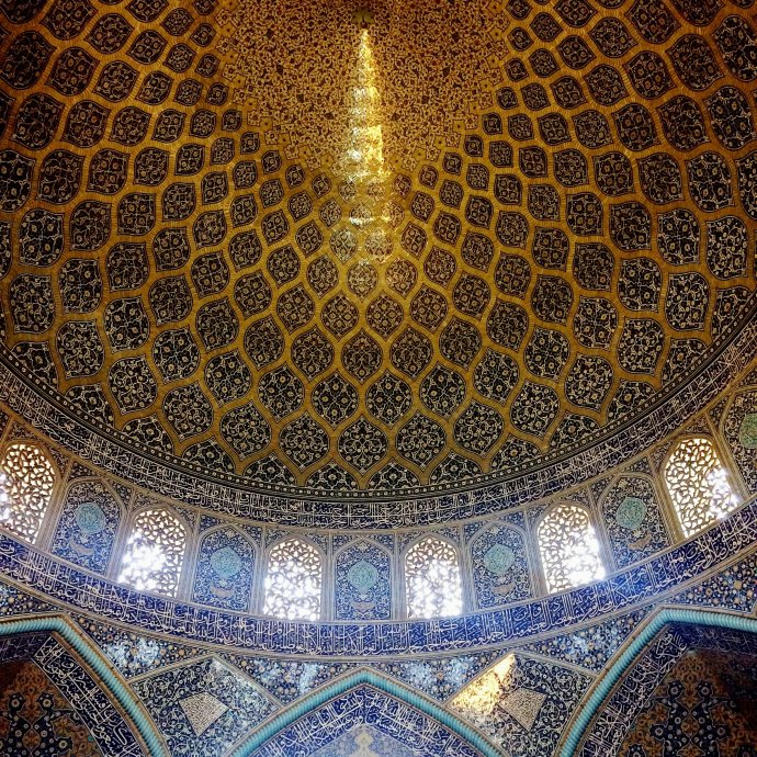 Interiér v mešite šejka Lotfolláha v Isfaháne. Foto - Denisa Ballová