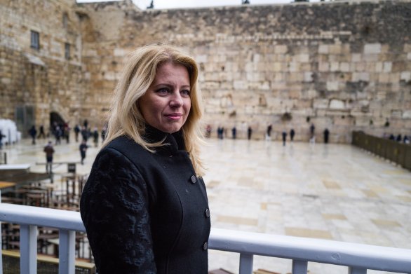 Prezidentka Zuzana Čaputová pred Múrom nárekov v Jeruzaleme. Foto N - Vladimír Šimíček