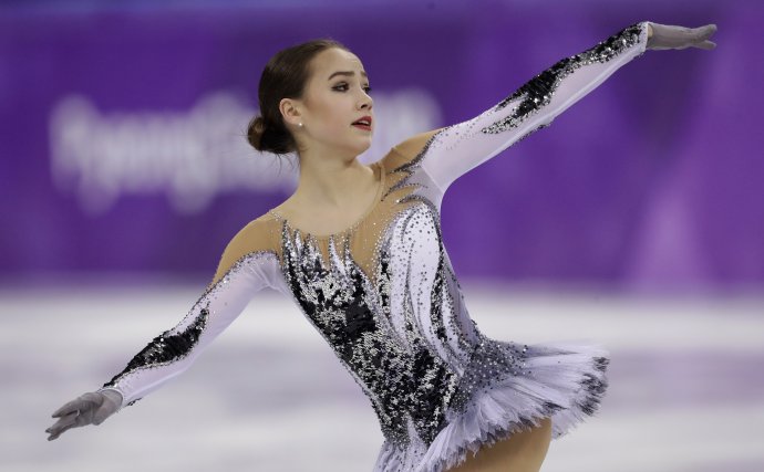 Alina Zagitovová na olympiáde v Pjongčangu 2018. Foto - AP Photo/Bernat Armangue