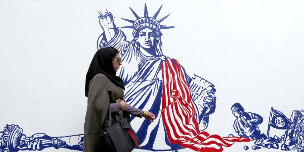 Maľba na stene pri budove bývalej americkej ambasády v Teheráne. Foto – TASR/AP