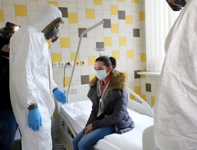 Preventívne cvičenie v súvislosti s koronavírusom vo fakultnej nemocnici v Banskej Bystrici. Foto - TASR