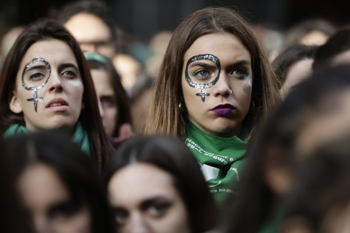 Argentínske pro-choice aktivistky počas protestu. Foto - TASR/AP
