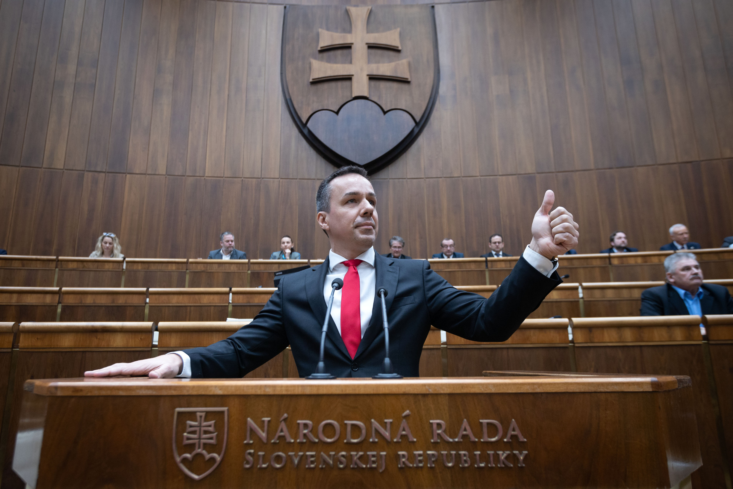 Ekonomický newsfilter: Zmeny okolo sviatkov sú chaos, tvrdí exminister práce Mihál