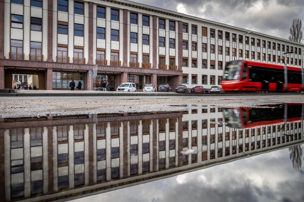 Budova sídla ministerstva spravodlivosti, ktorú si prenajíma od firmy Račianska - Reality. Foto N - Tomáš Benedikovič