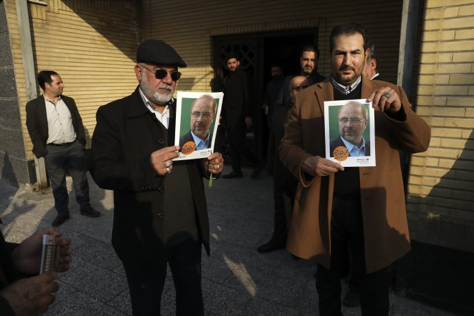 Priaznivci ultrakonzervatívneho kandidáta Mohammada Baghera Ghalibafa. Foto – TASR/AP