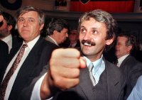 Líder opozičnej SDK Mikuláš Dzurinda 26. septembra 1998 reaguje na zverejnenie volebných výsledkov. Foto – TASR