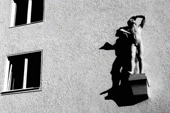 Socha Mladý modelár z roku 1958 od Františka Draškoviča. Foto - Ján Púček