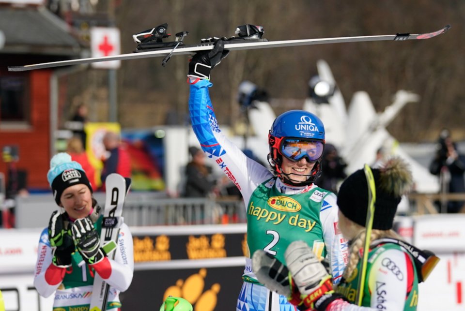 Vlhová oslavuje víťazstvo v slalome v Kranjskej Gore. Foto - TASR