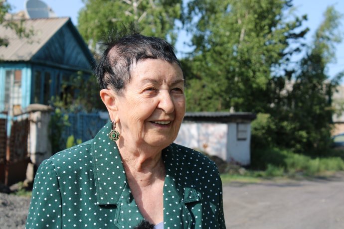 Novinárka Jekaterina Kuznecovová v mestečku Aktas, priamo na mieste bývalého stalinistického lágra. Foto - Peter Juščák