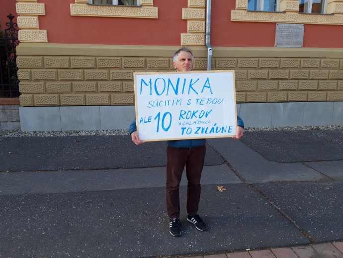 Monika Jankovská mala pred Špecializovaným trestným súdom "fanúšika". Foto N