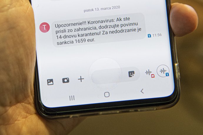 SMS správa so základnými inštrukciami o koronavíruse a karanténe. Foto – TASR