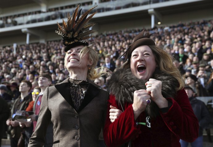 Dostihy v Cheltenhame. Foto –TASR/AP (Andrew Matthews/PA via AP)